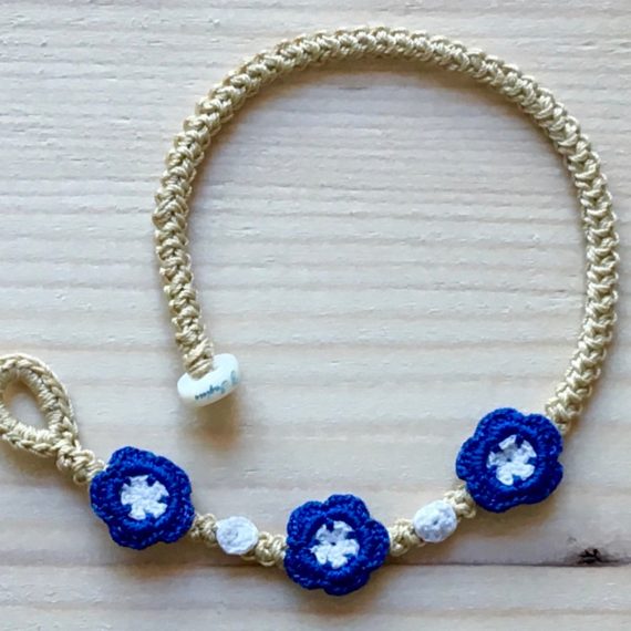 Crème Armband mit Blume Azurblau