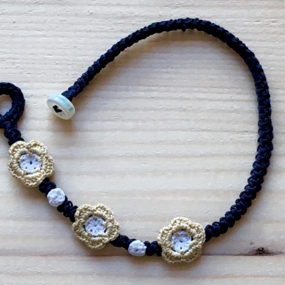 Blaues Armband mit Blume Crème