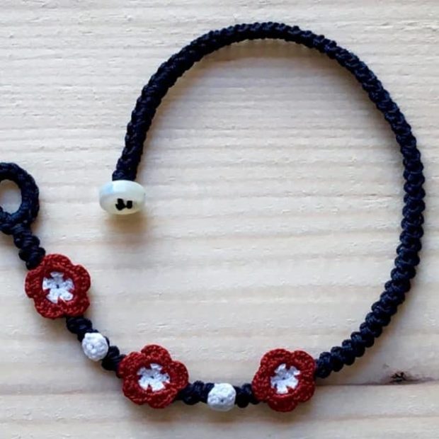 Blaues Armband mit Blume Rosso