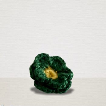 Grüne Ansteckblume mit gelber Blüte