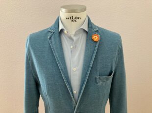 Ansteckblume Girasole ist der Geheimtipp für einen lässigen Herren Look.