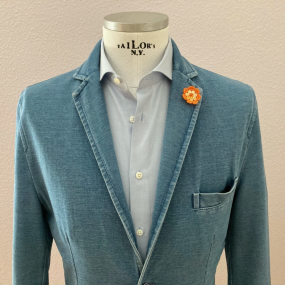 Ansteckblume Girasole ist der Geheimtipp für einen lässigen Herren Look.