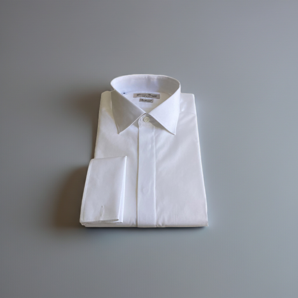 Weisses Herren Hemd mit klassischen Kent Kragen für elegante Anlässe am Abend.