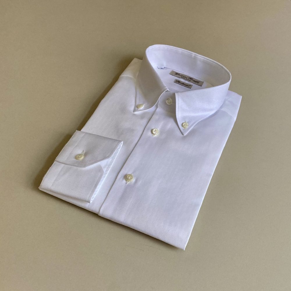 Weisse Hemden Button Down